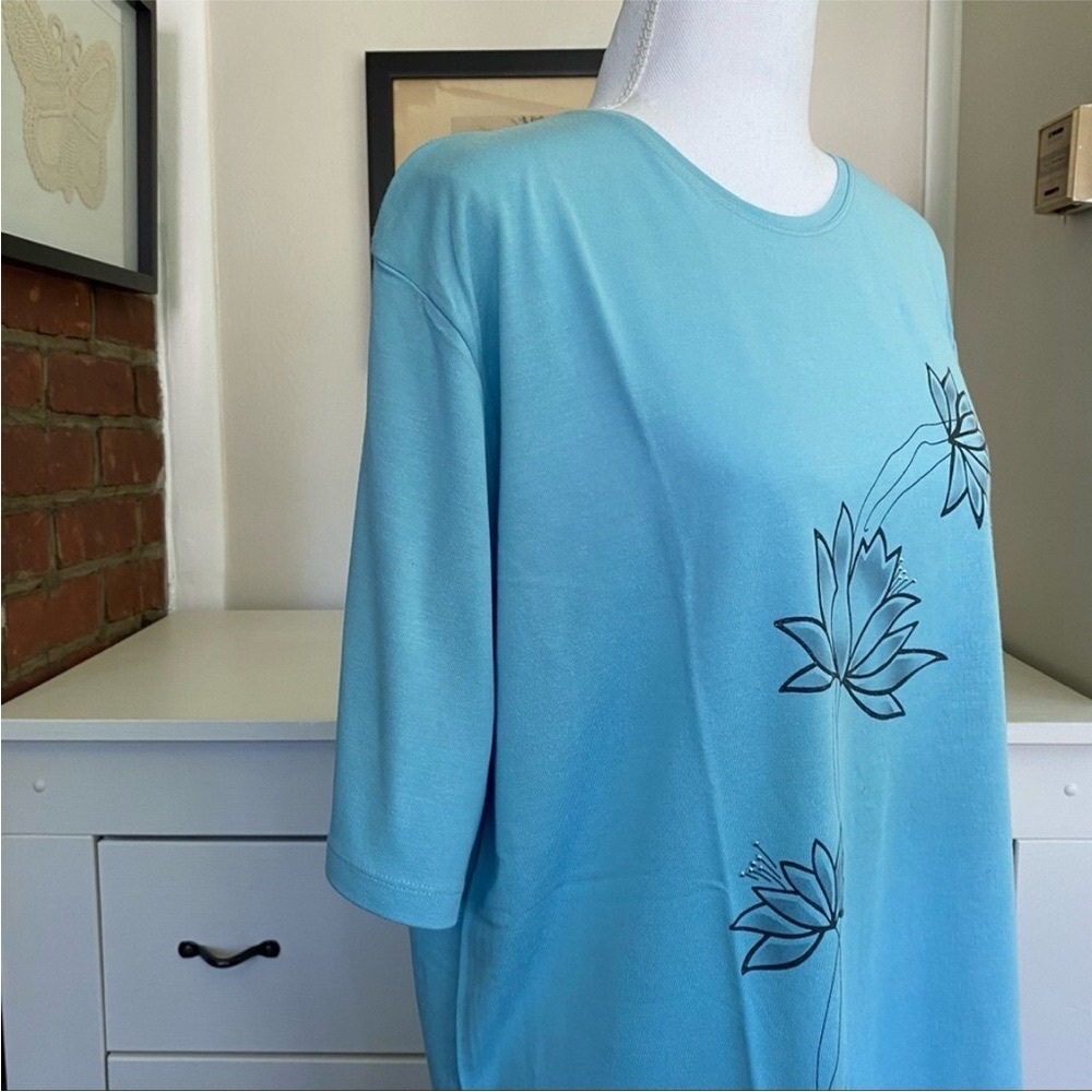Aqua Lotus Women's Short Sleeve Tee